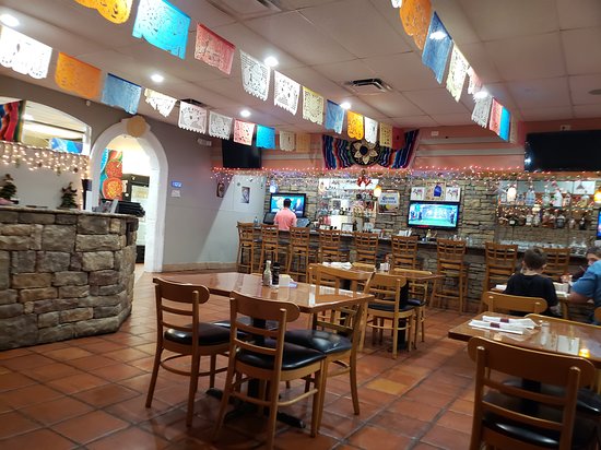 El Mariachi Restaurant & Bar